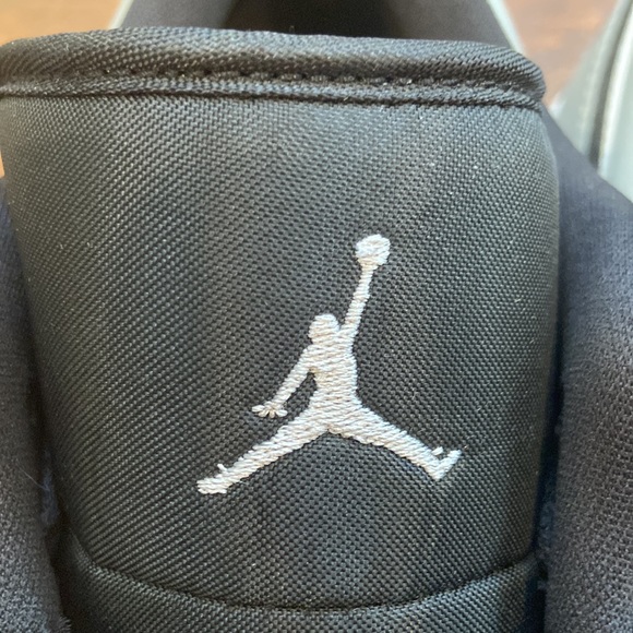 Air Jordan 1 Low 'Shadow Toe' - Picture 11 of 12